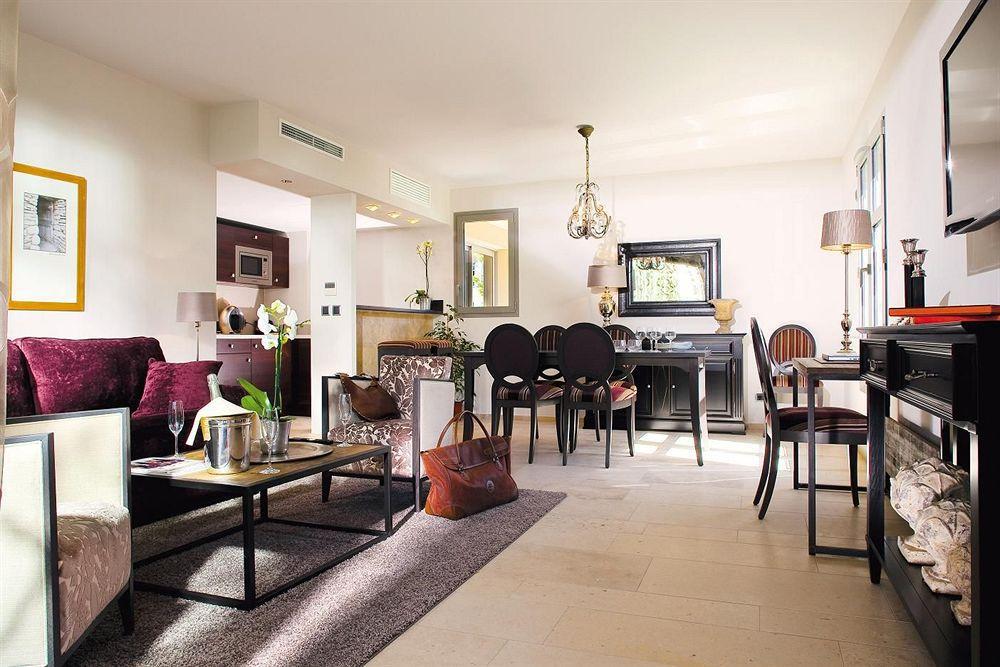 Residence Hoteliere 4 Etoiles Les Mas Du Grand Vallon Mougins Oda fotoğraf